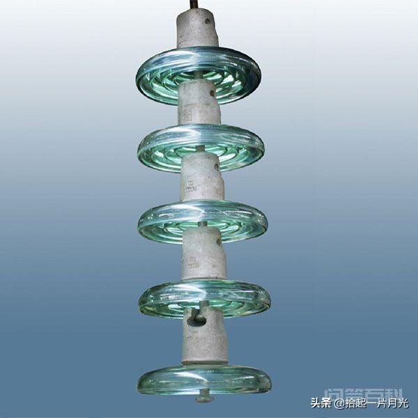 高压线是用绝缘瓷瓶和铁塔隔离的,那下雨时瓷瓶上有了水,为什么不漏电