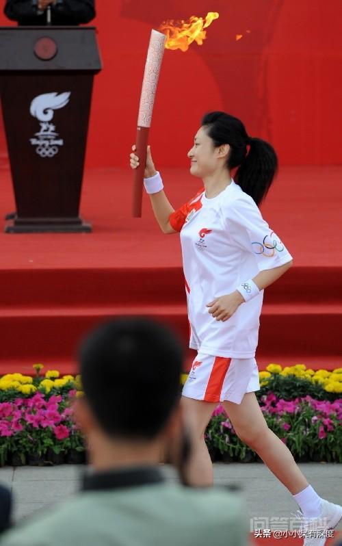 央视五大气质美女主持人,无论是脸蛋还是身材,总是那么闪耀-图片4