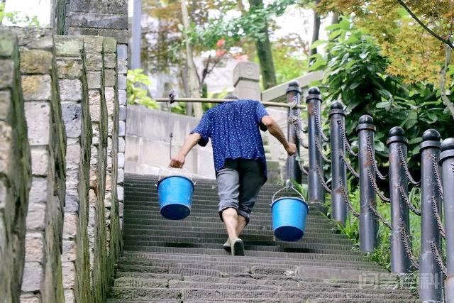 人活一世,草木一秋,人这一辈子意义何在?