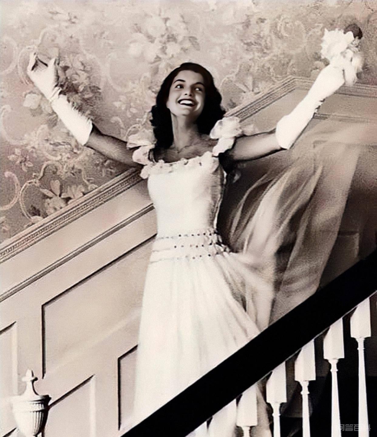 她没有绝世容颜,却凭借自身的魅力,被誉为国外最漂亮总统夫人