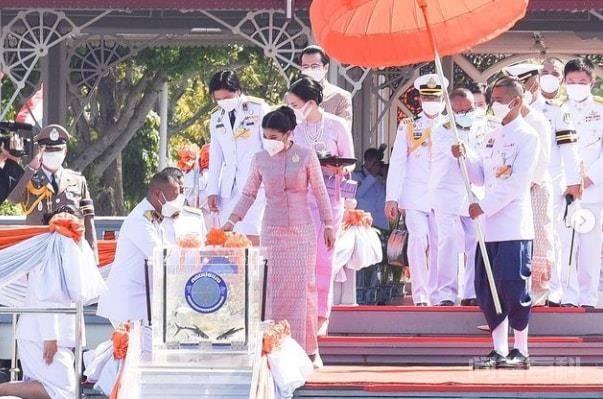 诗妮娜稍稍安心，提拉蓬陪纳瓦瑞公主庆生，拉玛十世只让其做侍从