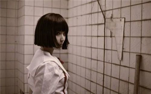 日本诡异歪头姐脸色惨白颈部扭曲难道日本都市传说是真的