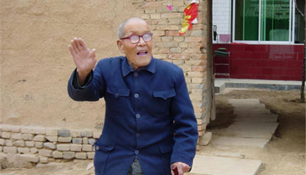 太原战役如此艰难，都是因仵德厚，而他解放后成搬砖工活了97岁