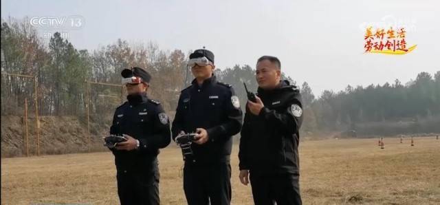 练就“绝活儿” 穿越困难振翼飞翔
