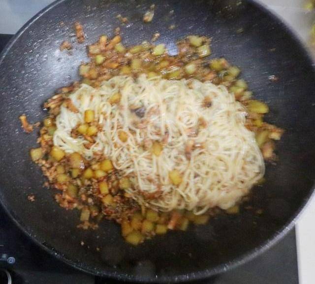 土豆肉末拌面，一碗下肚，真舒服