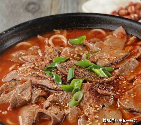 吃腻了水煮鱼和水煮肉片，可以尝试一下水煮猪肝哦，超级下饭