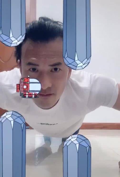 何洁与前夫赫子铭分手三年后，赫子铭罕见出镜大脸变瓜子脸？