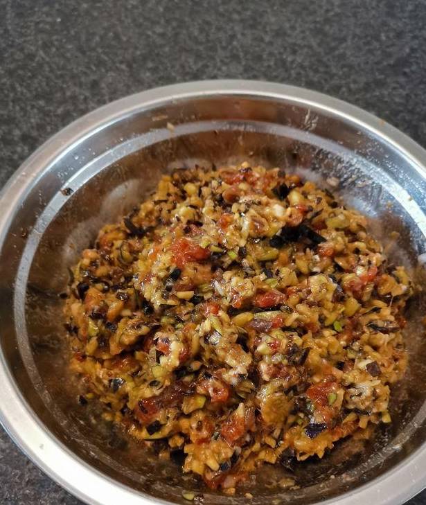 茄子猪肉馅饺子这样做，茄子不用事先杀水