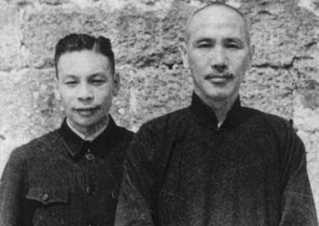 蒋氏父子逃离大陆，险些被川军擒获，到达广州叶帅却放走蒋氏父子