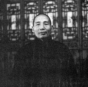 蒋氏父子逃离大陆，险些被川军擒获，到达广州叶帅却放走蒋氏父子