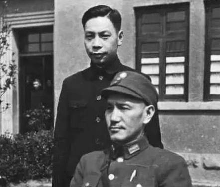 蒋氏父子逃离大陆，险些被川军擒获，到达广州叶帅却放走蒋氏父子