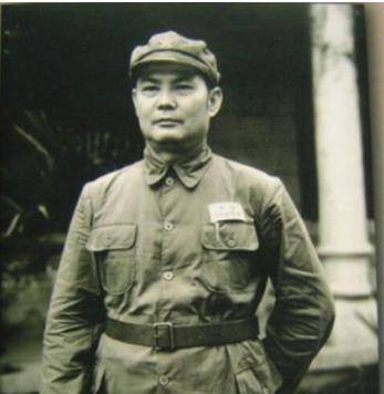 蒋氏父子逃离大陆，险些被川军擒获，到达广州叶帅却放走蒋氏父子