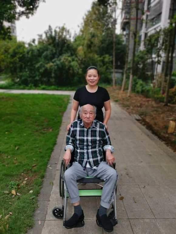 中国著名诗人刘湛秋在北京去世（只有玫瑰枯萎了）