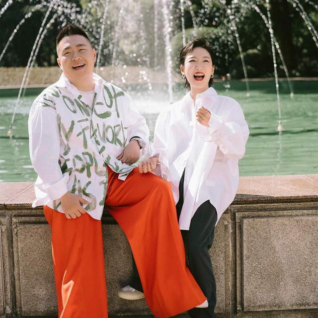 郝劭文大婚更多细节曝光！李立群穿粉衣现身，伯乐朱延平忙着合影