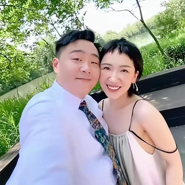 郝劭文大婚更多细节曝光！李立群穿粉衣现身，伯乐朱延平忙着合影