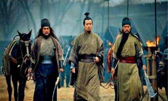 为什么天下英雄中，仅有刘备被曹操视为英雄？