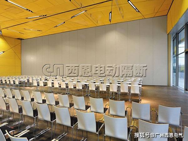 如何选择铝合金活动隔断门
