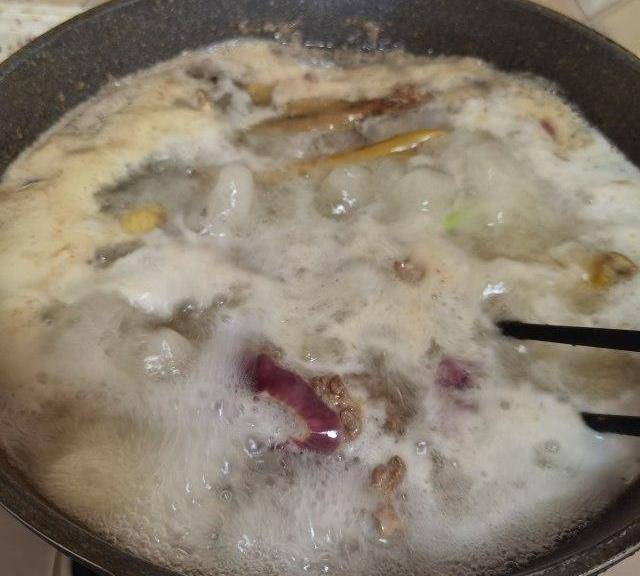 菠萝鸭，鸭块香软入味，菠萝酸酸甜甜，好开胃！