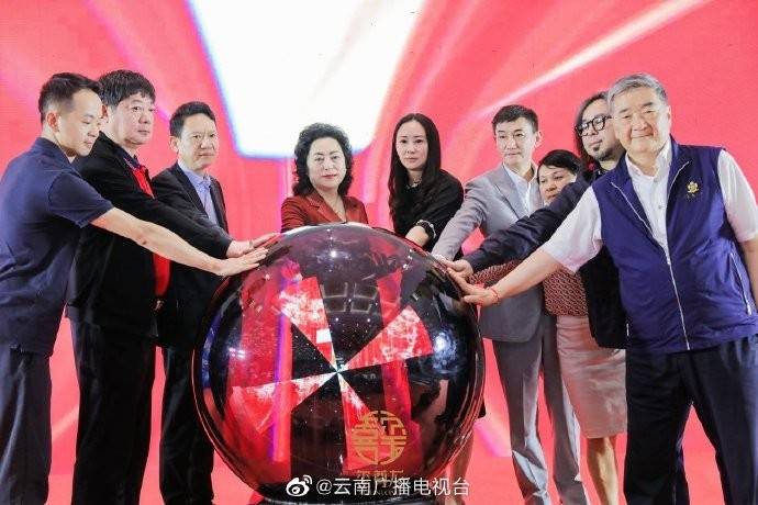 云南融通中心玺尊龙旗舰店经营签约仪式举行