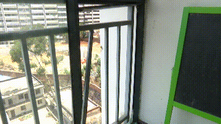 一片狼藉！昆明一小区突遭“石头雨”袭击，西瓜大的巨石像炸弹一样砸进家