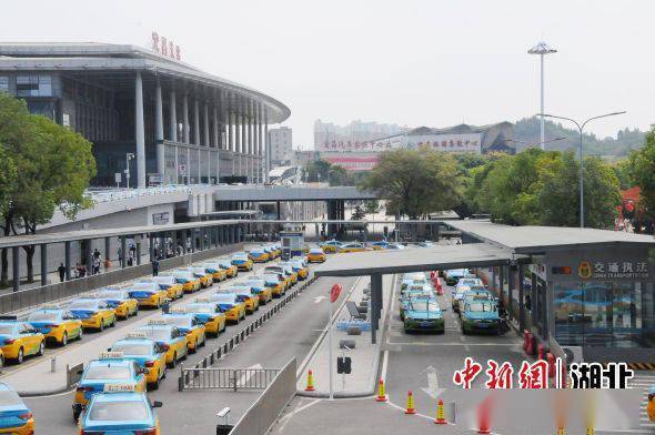 宜昌持续开展出租车停车秩序整治行动