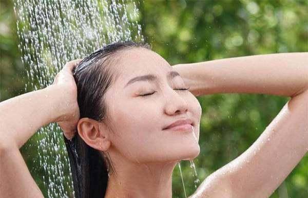 洗头的时候水温也很重要，一般多少度比较合适？