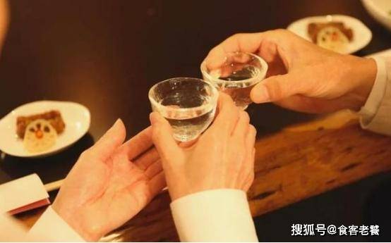 给别人敬酒只会说“我干了”？学会这3句敬酒词，万能好用！