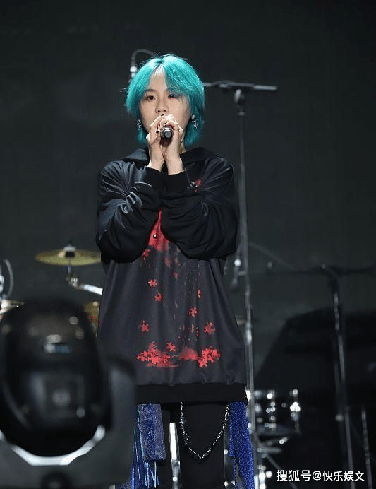 窦唯21岁女儿疑失恋！喊话男友多爱她一点，60字短文内涵多尺度大