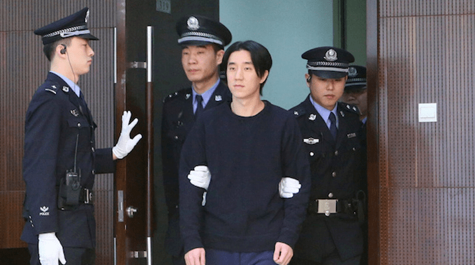 林俊杰、柯震东、陈柏霖等凌晨参加活动，合照靠得很近似关系好