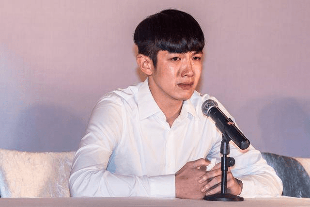 林俊杰、柯震东、陈柏霖等凌晨参加活动，合照靠得很近似关系好