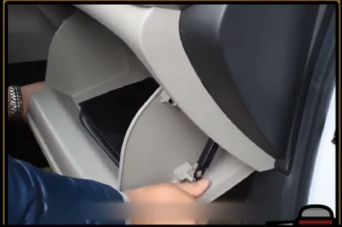 斯柯达明锐旅行版后车厢怎么打开视频 2017斯柯达明锐空调滤芯怎么换