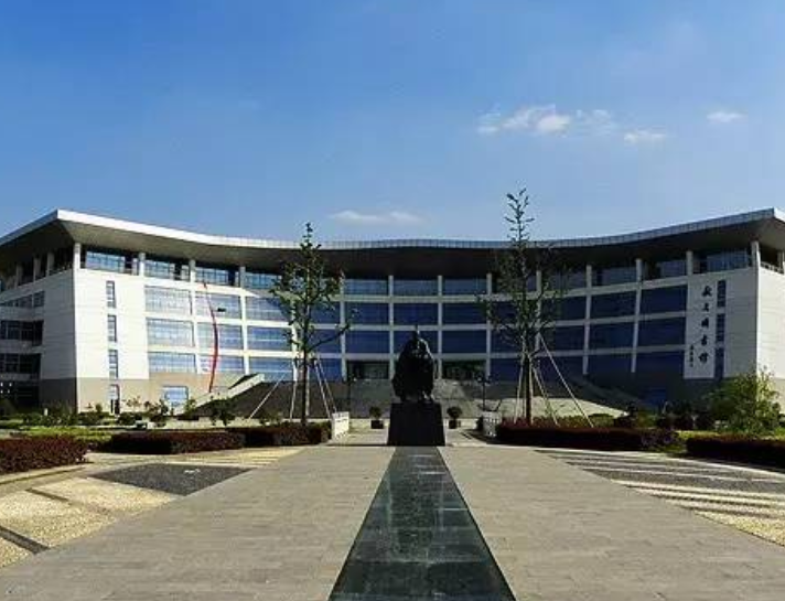 南京中医药大学占地面积多大?