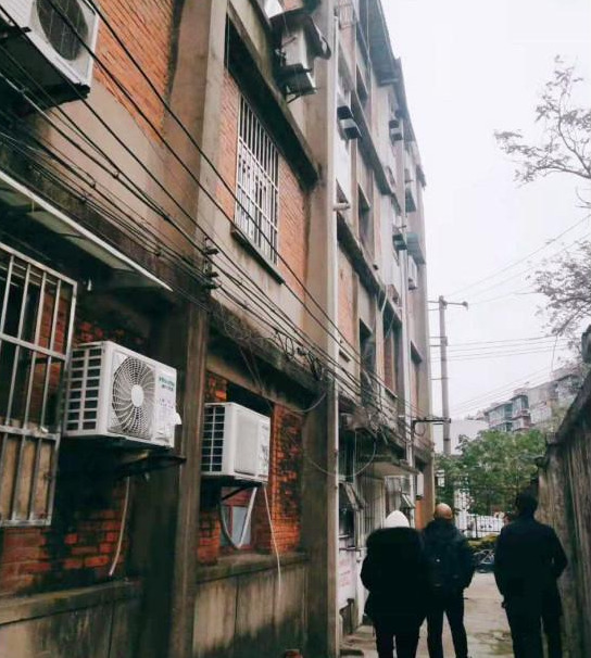改造老房子视频 农村老房子破旧了，重建和翻新相比哪个更合算呢