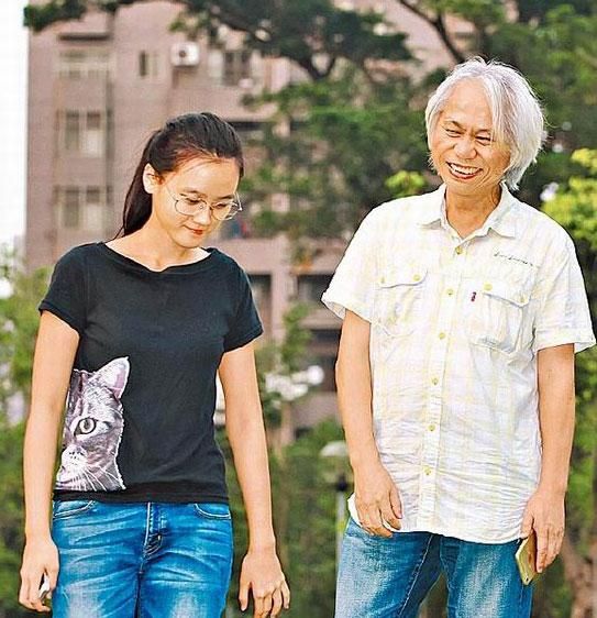 64岁才喜当爹,李坤城与16岁女友恋爱7年