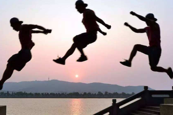 跑酷自行车 跑酷和酷跑的区别