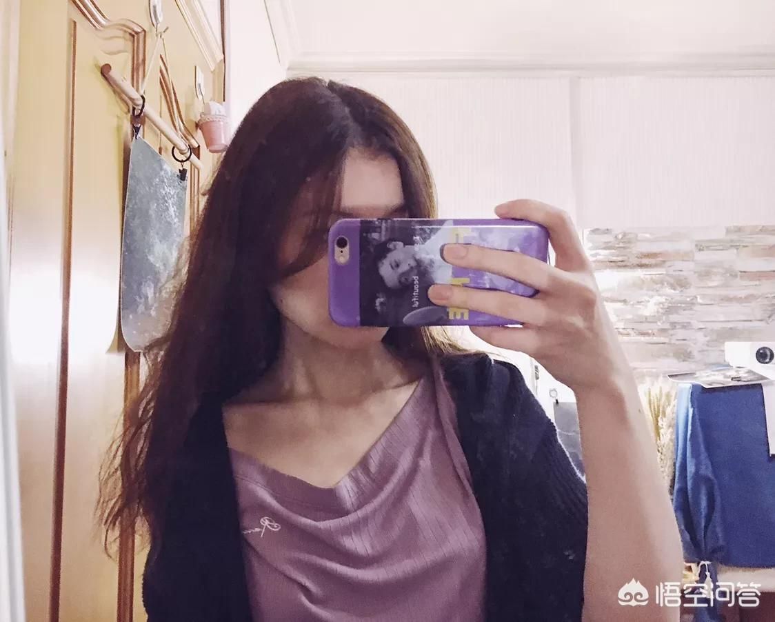 良性自虐和好奇心有关吗 喜欢闻袜子的人是什么心理?