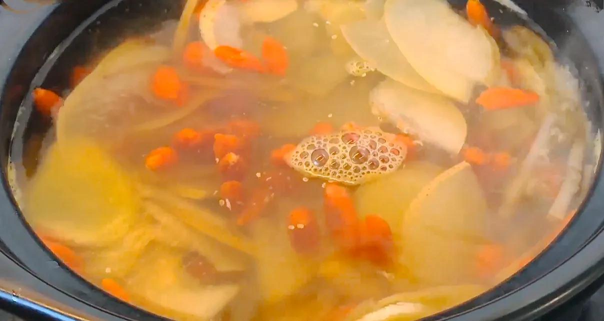 姜煮_煮姜水的正确方法_煮姜汤治感冒的正确做法