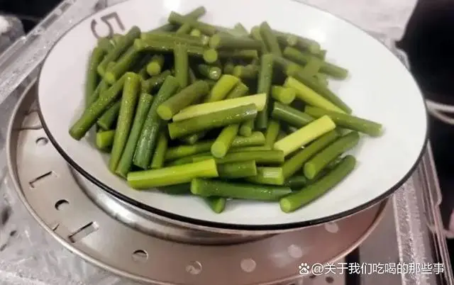 蒜苔怎么做好吃_蒜苔炒肉的做法_蒜苔