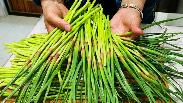 一杀菌，二通便，三保护肝脏，鲜嫩<strong>营养</strong>高，5月要使劲吃，太香了